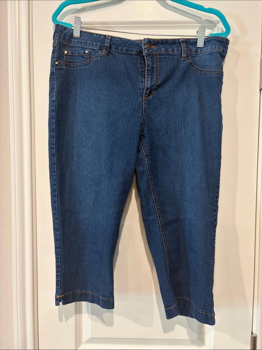 Canyon River Blues Mid-Rise Dark Blue Cropped Jeans